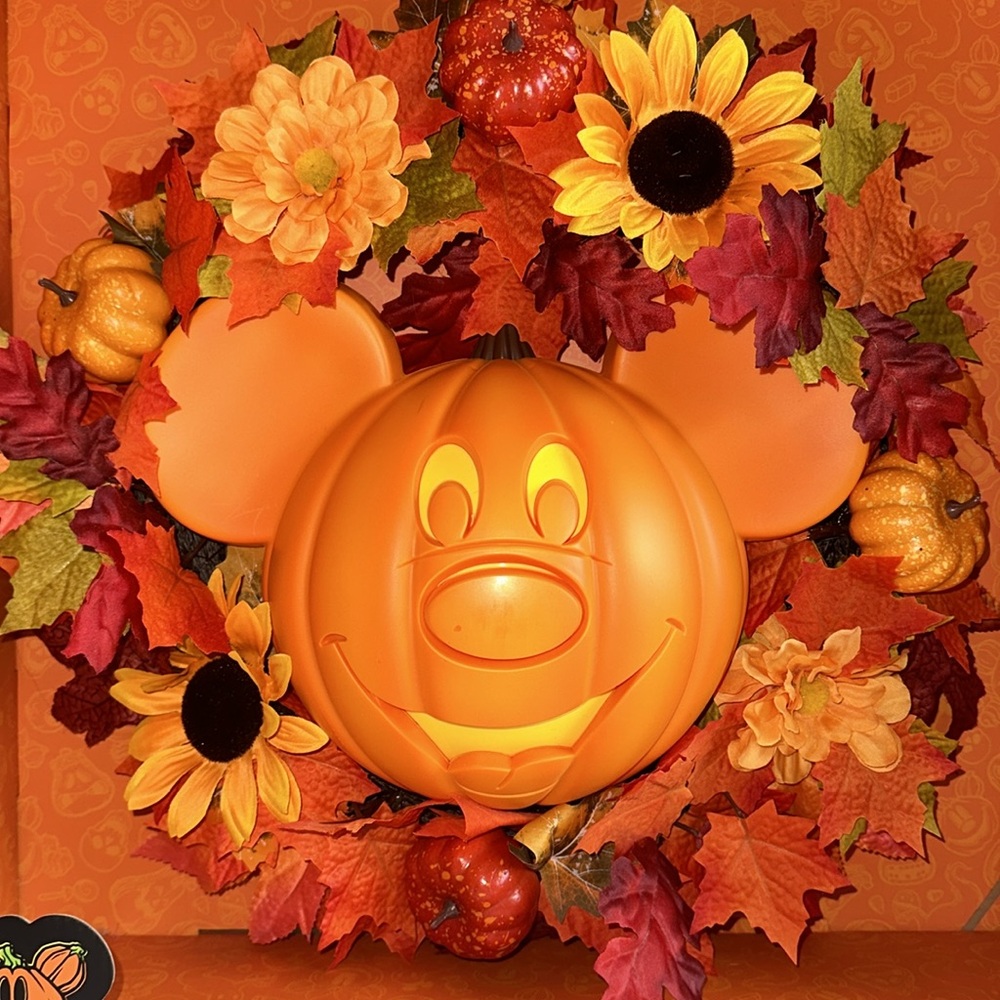 2024 NWT DISNEY MAIN STREET MICKEY MOUSE HALLOWEEN PUMPKIN WREATH